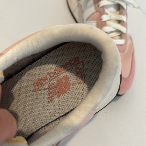 New Balance 237 V1 sneaker Women's Blush and White suede runners size 8.5 - Picture 7 of 12